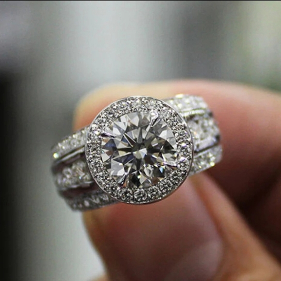 Dazzling Engagement Ring - Picture 3 of 5